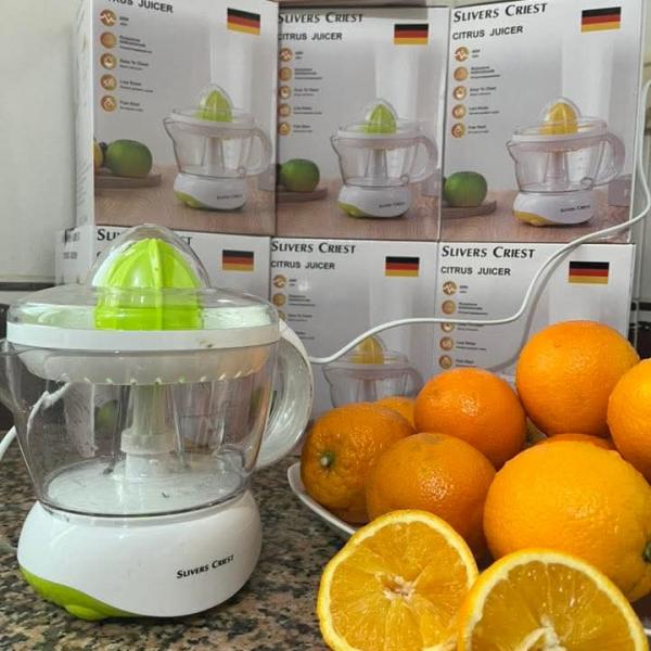 Presse-agrumes électrique